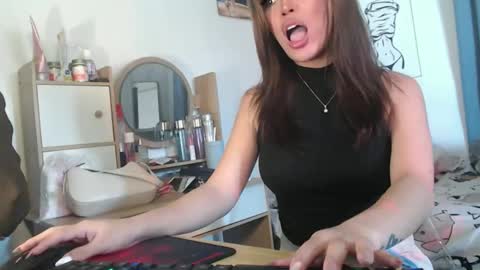 Bella Porch online show from 12-03-25, 01:35