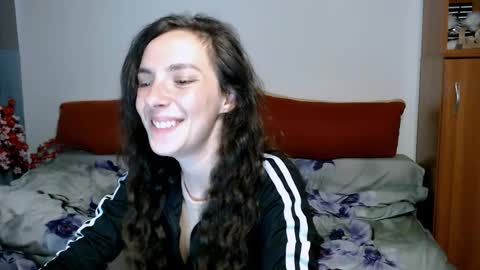 Snapshot of bellaqueen0701 chatting on 12-21-25, 02:35 bellaqueen0701 online show from 12-21-25, 02:35