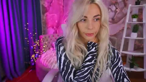 Bella online show from 11-02-25, 01:57