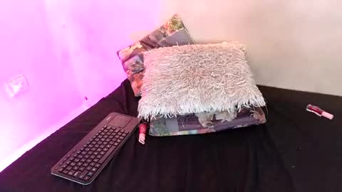 bellarooux online show from 04-25-26, 01:41