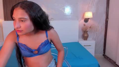 Snapshot of bellasky4 chatting on 09-16-25, 12:17 Bella online show from 09-16-25, 12:17