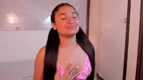 Snapshot of bellasky4 chatting on 10-02-25, 12:01 Bella online show from 10-02-25, 12:01