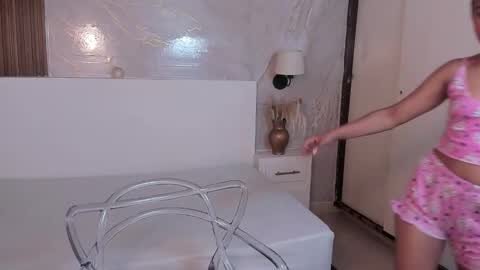 Snapshot of bellasky4 chatting on 10-10-25, 12:37 Bella online show from 10-10-25, 12:37