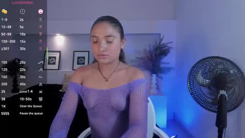 Snapshot of bellasky4 chatting on 10-25-25, 07:19 Bella online show from 10-25-25, 07:19