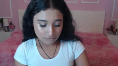 Snapshot of bellasky4 chatting on 11-22-25, 12:26 Bella online show from 11-22-25, 12:26