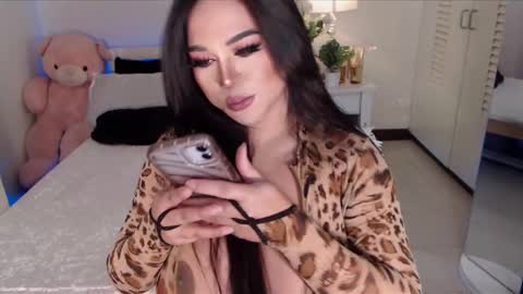 BELLA JONES online show from 01-06-25, 10:46