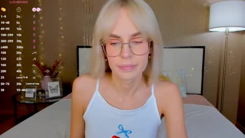 Bella online show from 04-19-26, 01:05