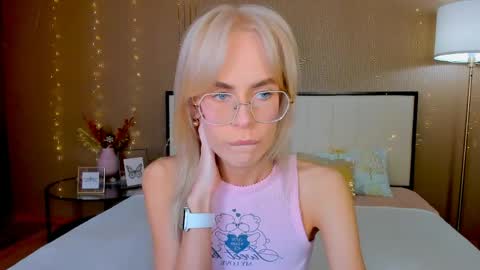 Bella online show from 05-14-26, 01:12