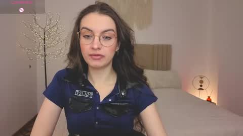 Bella online show from 05-04-26, 01:07
