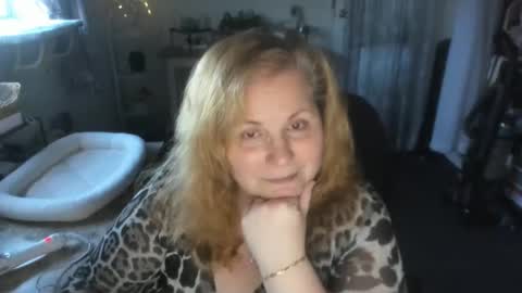 Snapshot of bellavoca chatting on 11-16-25, 12:33 Bellavoca online show from 11-16-25, 12:33
