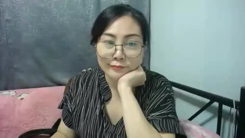 Snapshot of bellbabe chatting on 11-11-25, 09:31 Bella online show from 11-11-25, 09:31