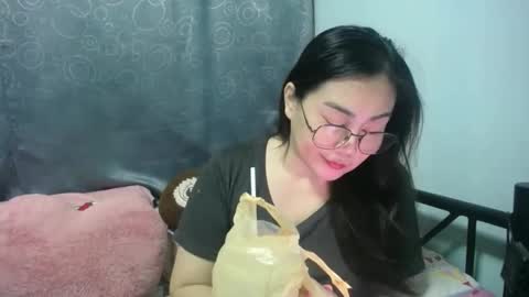 Snapshot of bellbabe chatting on 11-18-25, 09:03 Bella online show from 11-18-25, 09:03