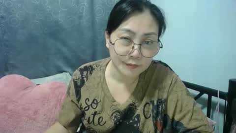 Snapshot of bellbabe chatting on 12-04-25, 11:08 Bella online show from 12-04-25, 11:08