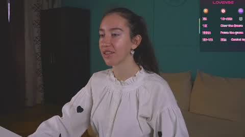 Bella online show from 06-14-26, 11:01