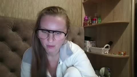 Amelia online show from 11-18-25, 04:33