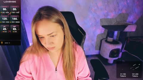 Your Annabelle Wolf  online show from 12-11-24, 01:49