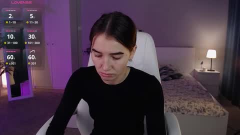 Bella online show from 09-29-25, 01:00