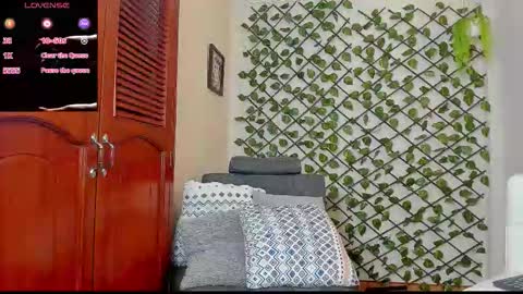 Neon online show from 11-27-25, 11:01