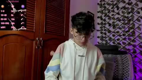 Neon online show from 12-19-25, 11:17