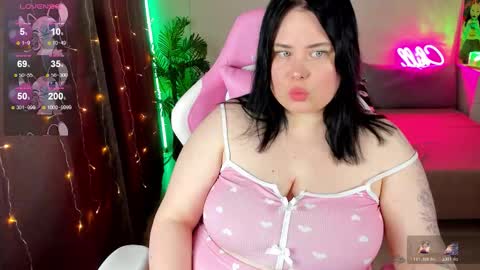 LinaBoo online show from 11-15-25, 07:10