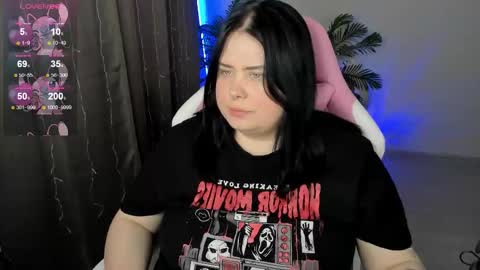 LinaBoo online show from 12-21-25, 10:11