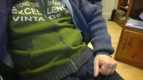 Snapshot of bemichel chatting on 04-12-26, 08:08 jaimetout online show from 04-12-26, 08:08