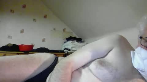 Snapshot of bemichel chatting on 04-18-26, 10:10 jaimetout online show from 04-18-26, 10:10