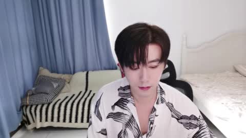 Snapshot of ben705676 chatting on 09-10-25, 02:22 Ben online show from 09-10-25, 02:22