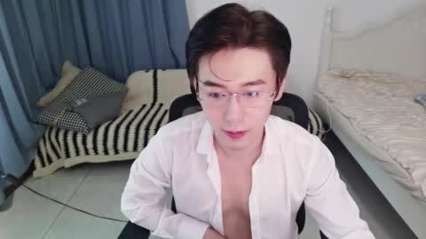 Snapshot of ben705676 chatting on 09-21-25, 02:40 Ben online show from 09-21-25, 02:40