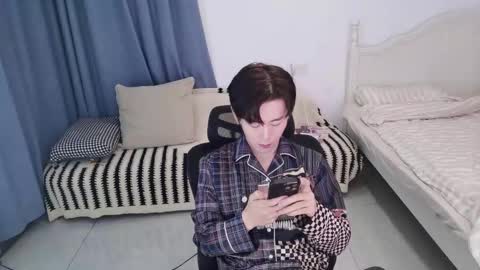 Snapshot of ben705676 chatting on 10-26-25, 02:23 Ben online show from 10-26-25, 02:23