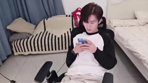 Snapshot of ben705676 chatting on 11-29-25, 03:37 Ben online show from 11-29-25, 03:37