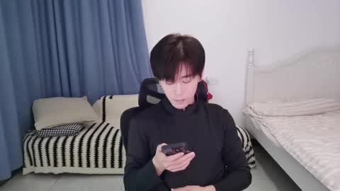 Snapshot of ben705676 chatting on 12-14-25, 04:12 Ben online show from 12-14-25, 04:12