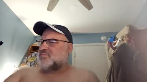 Snapshot of bendavewill chatting on 12-04-25, 10:24 Bendavewill online show from 12-04-25, 10:24