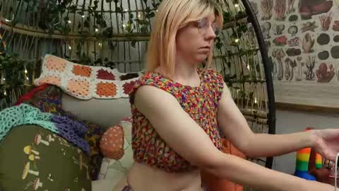 Snapshot of bendingofwillow chatting on 09-25-25, 11:14 Willow online show from 09-25-25, 11:14