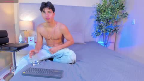 Snapshot of benjamin_more chatting on 02-06-25, 12:43 BENJAMIN online show from 02-06-25, 12:43