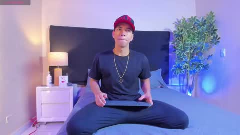 Snapshot of benjamin_more chatting on 02-24-25, 01:35 BENJAMIN online show from 02-24-25, 01:35