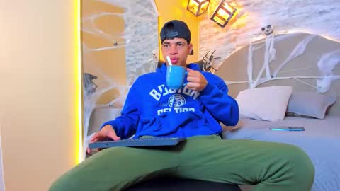 Snapshot of benjamin_more chatting on 10-21-25, 12:39 BENJAMIN online show from 10-21-25, 12:39