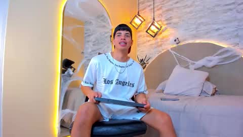 Snapshot of benjamin_more chatting on 10-28-25, 01:58 BENJAMIN online show from 10-28-25, 01:58