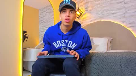 Snapshot of benjamin_more chatting on 11-04-25, 01:10 BENJAMIN online show from 11-04-25, 01:10