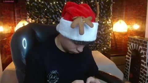 Snapshot of benjamintwink1 chatting on 12-16-24, 01:42 BENJAMIN online show from 12-16-24, 01:42