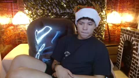 Snapshot of benjamintwink1 chatting on 12-17-24, 08:32 BENJAMIN online show from 12-17-24, 08:32