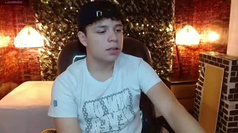Snapshot of benjamintwink1 chatting on 12-19-24, 07:29 BENJAMIN online show from 12-19-24, 07:29