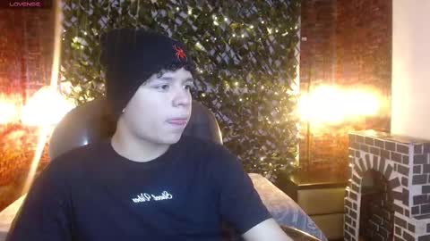 Snapshot of benjamintwink1 chatting on 12-29-24, 07:43 BENJAMIN online show from 12-29-24, 07:43