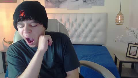 Snapshot of benjamintwink1 chatting on 01-31-25, 01:01 BENJAMIN online show from 01-31-25, 01:01