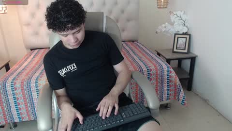 Snapshot of benjamintwink1 chatting on 02-02-25, 01:19 BENJAMIN online show from 02-02-25, 01:19