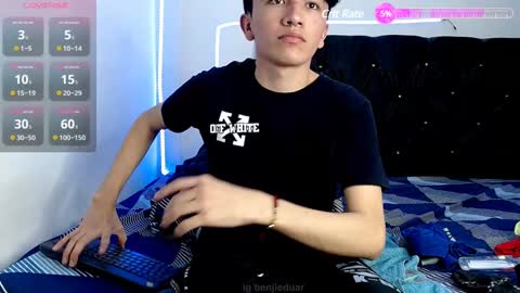 Snapshot of benji_hoter chatting on 02-01-25, 12:40 Benji Hoter online show from 02-01-25, 12:40