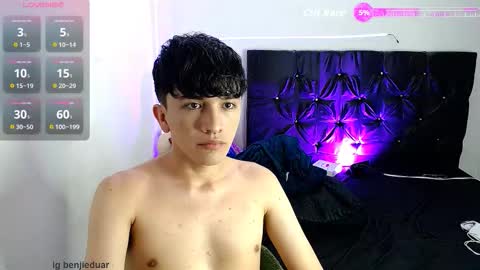 Snapshot of benji_hoter chatting on 11-02-25, 10:34 Benji Hoter online show from 11-02-25, 10:34