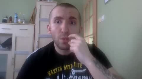 Snapshot of benko800 chatting on 03-09-25, 08:18 PM4PASSWORD online show from 03-09-25, 08:18