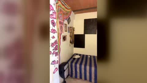 Snapshot of berenice_i chatting on 05-25-26, 06:47 berenice_i online show from 05-25-26, 06:47