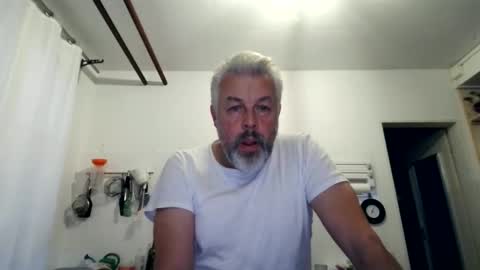Snapshot of berg_boy chatting on 11-07-25, 06:02 Martin online show from 11-07-25, 06:02